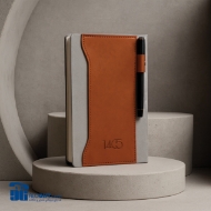 تصویر  سالنامه اروپايي روزانه ته دوخت  جلد ترمو دو تکه هرمز/جای خودکار 