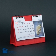 تصویر  تقويم روميزي پايه گالينگور مدل وينا